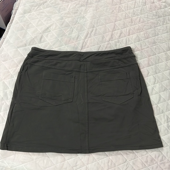Eddie Bauer skirt with undershorts or skort size L - Picture 2 of 4
